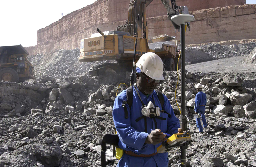 You are currently viewing Des richesses à l’indépendance : le chemin du Niger vers la souveraineté sur les ressources minières