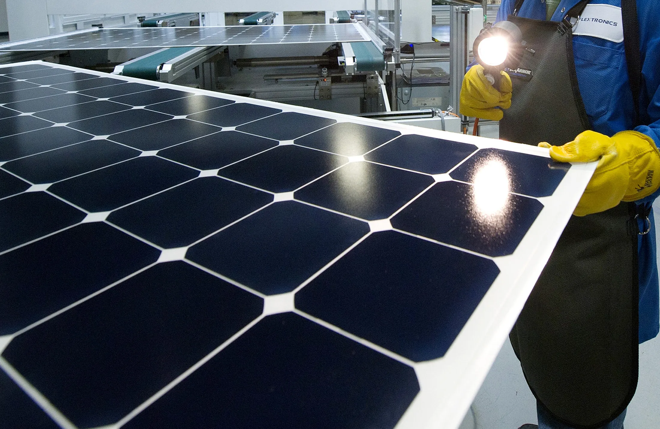 Read more about the article Angola plans photovoltaic panel factory