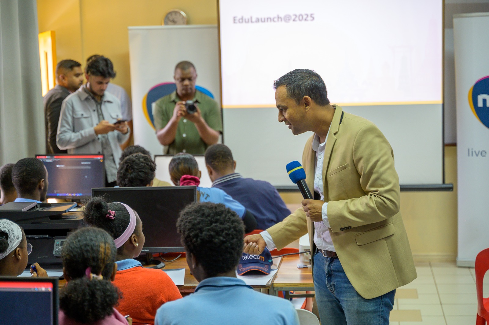 You are currently viewing Maurice teste l’IA générative à grande échelle dans ses écoles